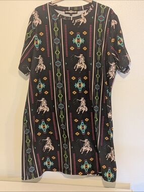 Rowdy Crowd Clothing Women’s Black Southwestern Print Shift Dress Cowgirl Core.